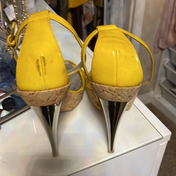 Daquared mustard yellow heels 8 - Picture 3 of 6
